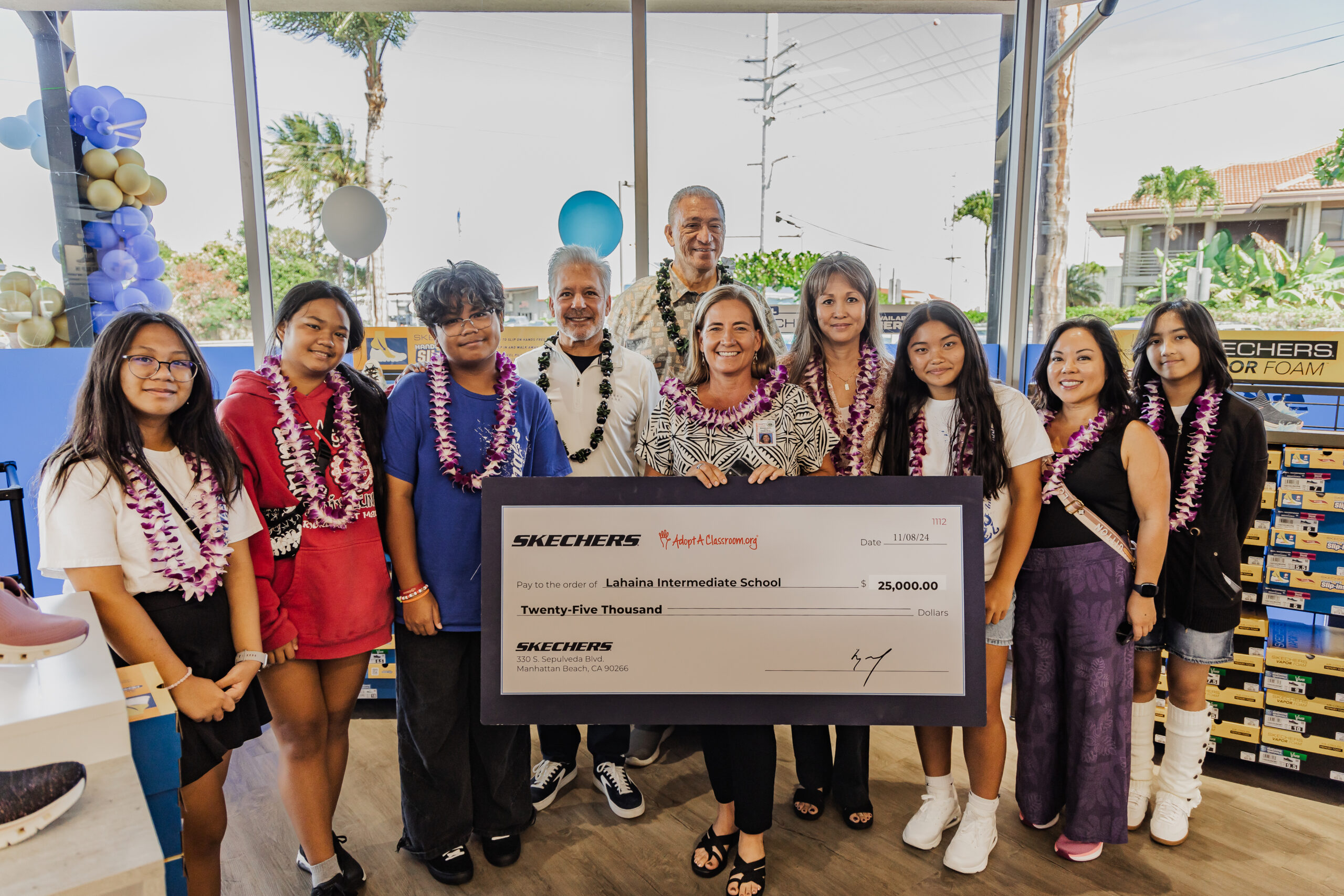 Mayor Bissen and the Lahaina Intermediate School receiving a cheque for $25,000 from Michael Greenberg